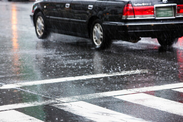 雨の街並み