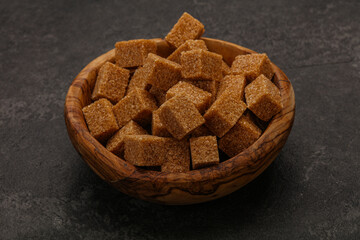 Cane sugar cubs in the bowl