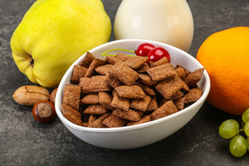 Breakfast with corn chokolate pads and milk