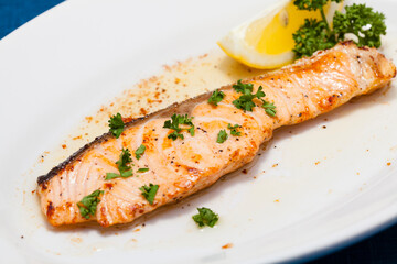 サーモンのムニエル