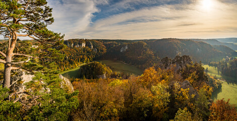 Obraz premium Fantastic autumn hike in the beautiful Danube valley near the Beuron monastery