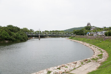 Obraz premium 旭川と岡山城