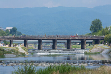 鴨川と三条大橋