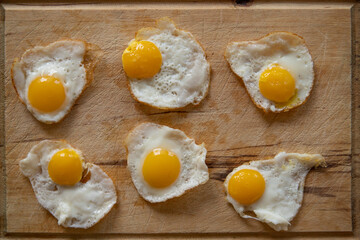 huevos fritos de codorniz