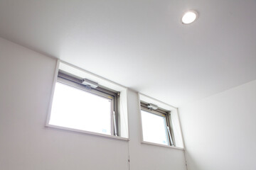 新築オフィスの窓