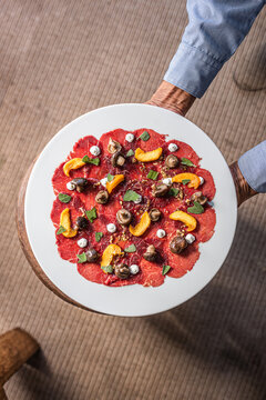 Serving an ecologic dish in a restaurant kitchen