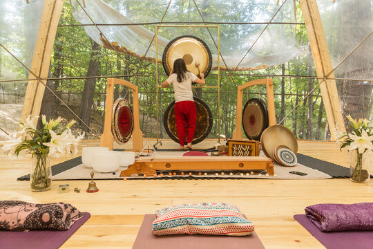 Therapist performing music therapy with gongs an other instruments