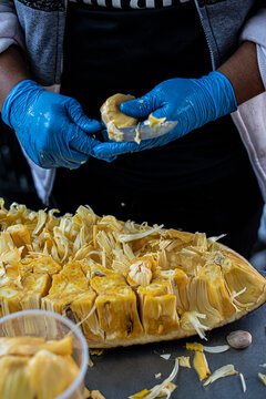 Preparing and selling jackfruit
