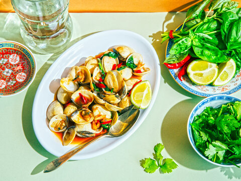 thai chili clams