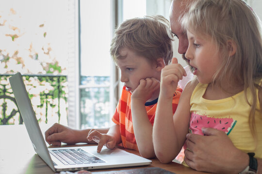children using computer to learn, home education