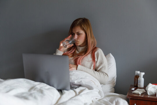 Woman having course of telemedicine
