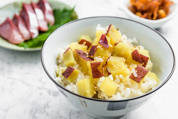 秋の味覚　サツマイモご飯
