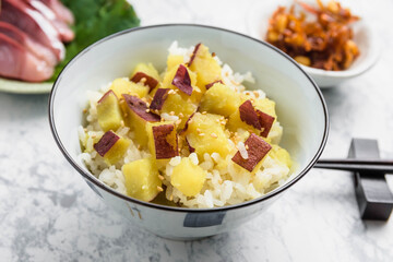 秋の味覚　サツマイモご飯