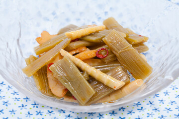蕗の油炒め