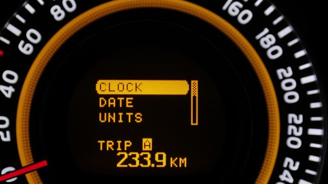 Setting car dashboard clock backward one hour at the end of summer daylight saving time in october