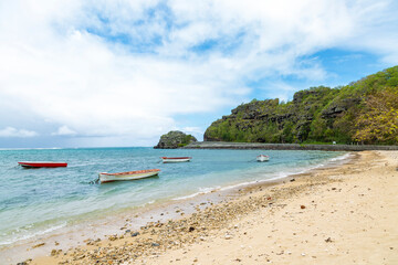 Fototapeta na wymiar beach with boat and cloudy blue sky.