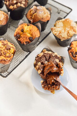 Vista aerea de conjunto de muffins