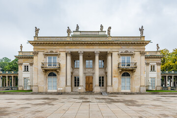Obraz na płótnie Canvas The Palace on the Isle, also known as Baths Palace in Warsaw's Royal Baths Park