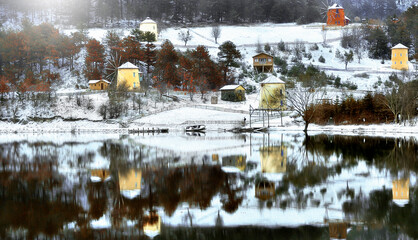 It is 11 km north of Göynük district. Located on the shore of Çubuk Village and surrounded by beautiful pine forests, Çubuk Lake is 15 hectares wide and an average of 13 meters deep. © Samet