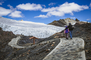 Father and daughter on the way to the Pastoruri glacier, Huaraz
