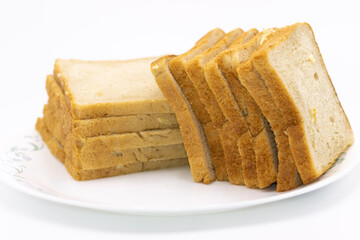 Slices of freshly baked bread kept on plate