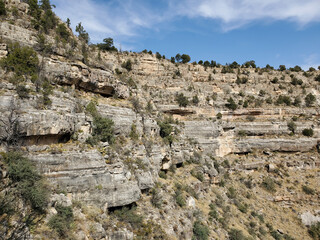Fototapeta na wymiar Sunny view of the cliff home in Walnut Canyon National Monument
