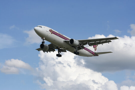 HS-TAW Airbus A300-600R of Thaiairway.