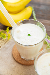 バナナのヨーグルトスムージー