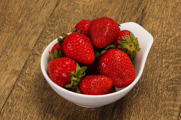 Sweet strawberry in the bowl
