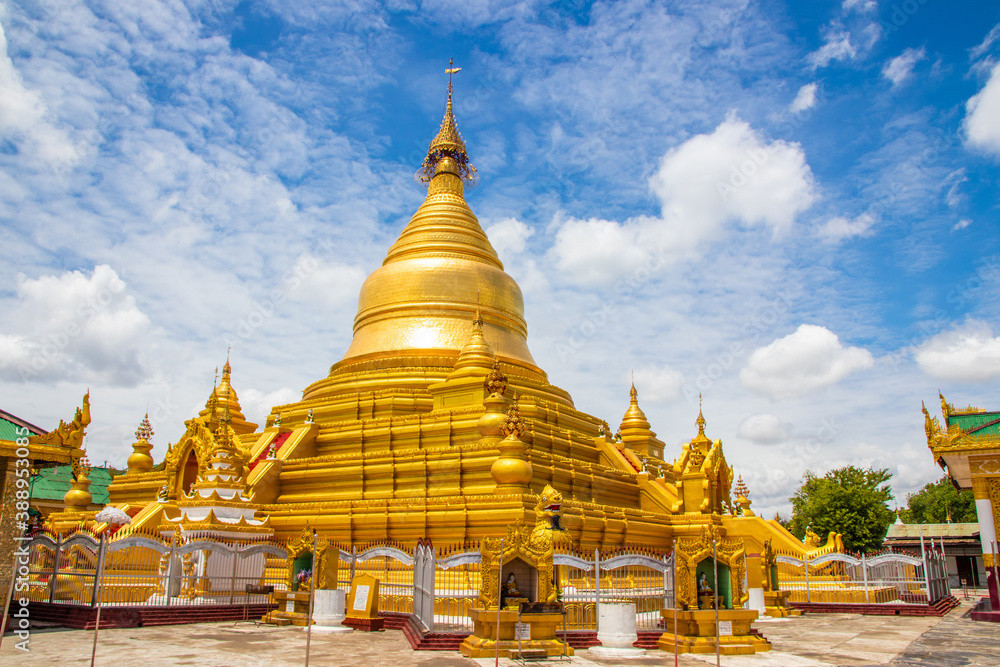 Wall mural kuthodaw pagoda in mandalay myanmar earlier burma