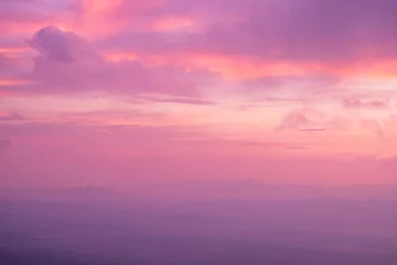 Fotobehang Fluor Roze Panorama landschapsmening van de berg en de wolken.  © Klanarong Chitmung