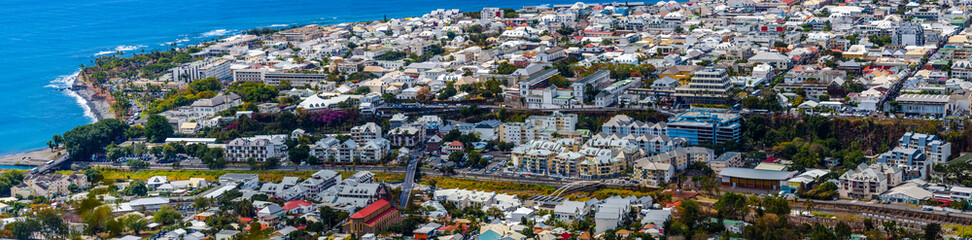 Fototapeta na wymiar Ville de Saint-Denis, île de la Réunion 