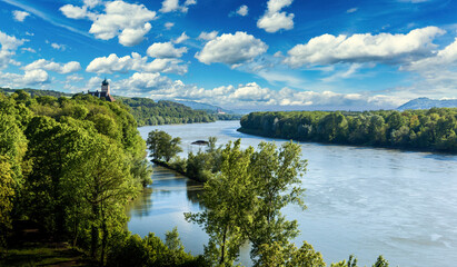 Obraz premium Danube river in hilly Wachau valley landscape. Lower Austria.