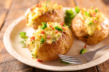 baked potato with broccoli and cheese