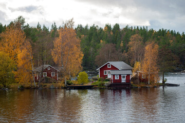Fototapeta na wymiar house on the lake, sweden