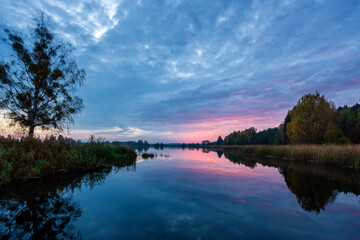 Cichy i spokojny poranek nad Stawami Dojlidzkimi, Podlasie, Polska