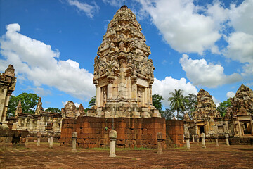 Naklejka premium Gorgeous Main Tower Ruins of Sdok Kok Thom Ancient Khmer Temple, Sa Kaeo Province, Thailand