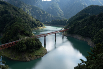 Obraz na płótnie Canvas 渓谷の橋