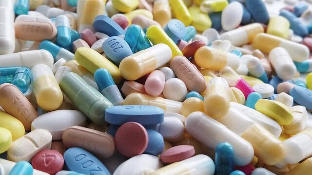 Assortiment de m&eacute;dicaments sur fond Blanc