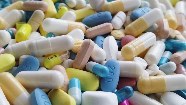 Assortiment de m&eacute;dicaments sur fond Blanc
