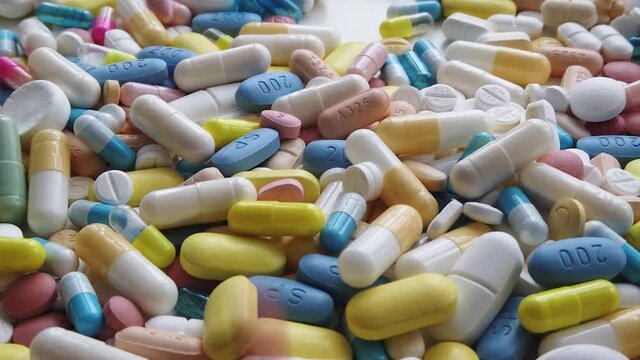 Assortiment de m&eacute;dicaments sur fond Blanc