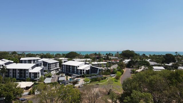 Lowering Drone shot of Fannie Bay, Darwin in Northern Territory