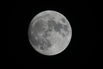 2020年10月30日　月齢13.67　20時37分
大気の状態もよく綺麗な月です