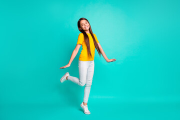 Obraz premium Full length photo of pretty kid girl standing isolated over turquoise color background