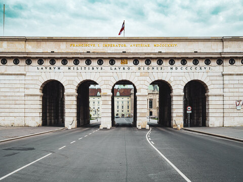 Heldentor Wien w&auml;hrend des COVID-19 Lockdowns