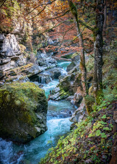 Wandern in der Herbstsonne in Dder Breitachklamm