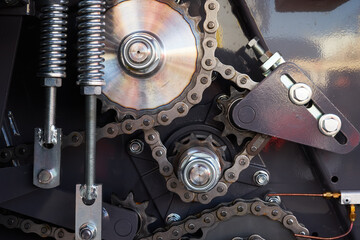 Chain transmission of combine units.