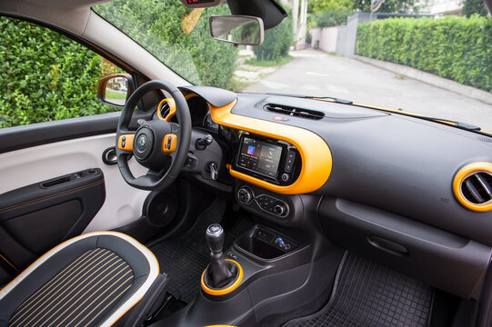 New Renault Twingo 2019. model modern interior