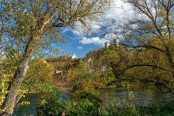 Herbstliche Stimmung mit Blick auf Saaleck