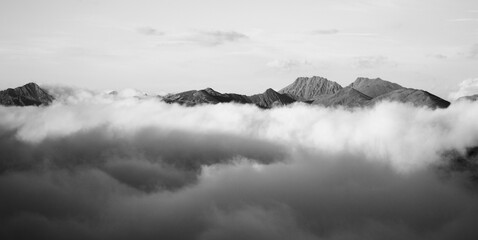 Szczyty górskie. Andorra.  © Beata